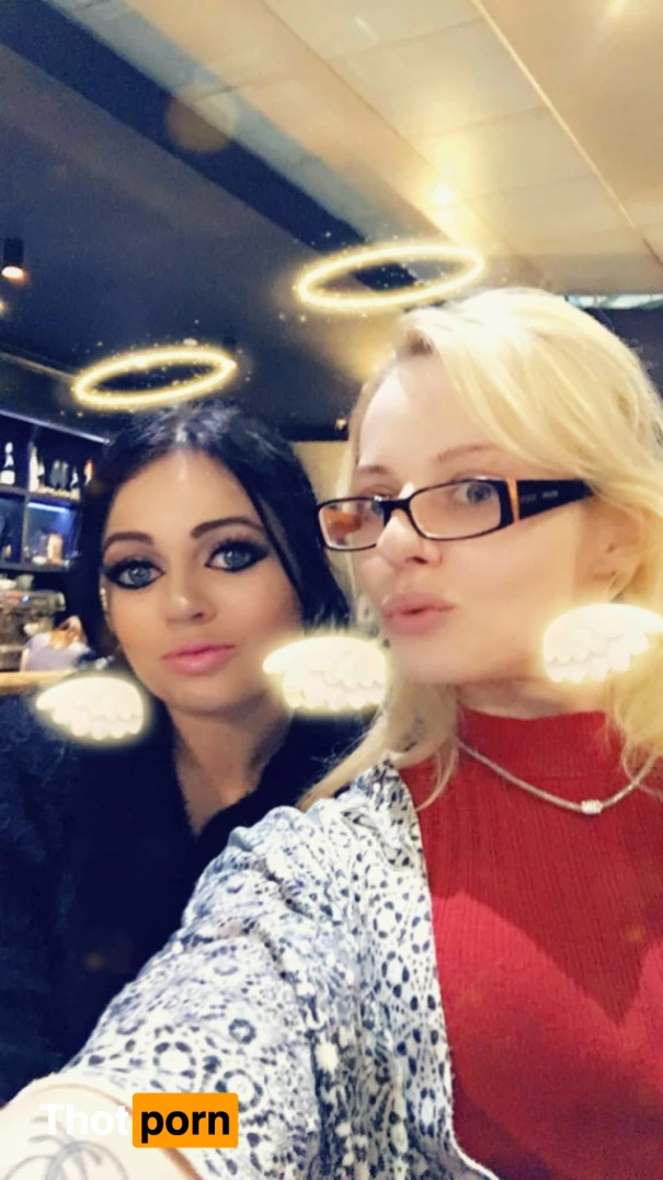 April Paisley OFFICIAL 8950744