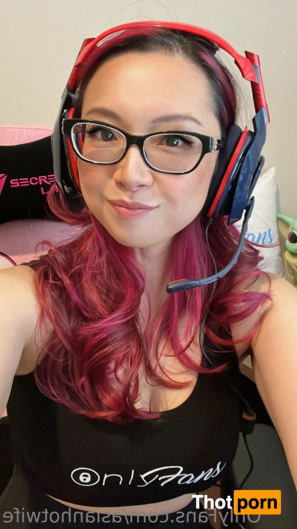 Monique Mae 🌺 Asianhotwife 13712805