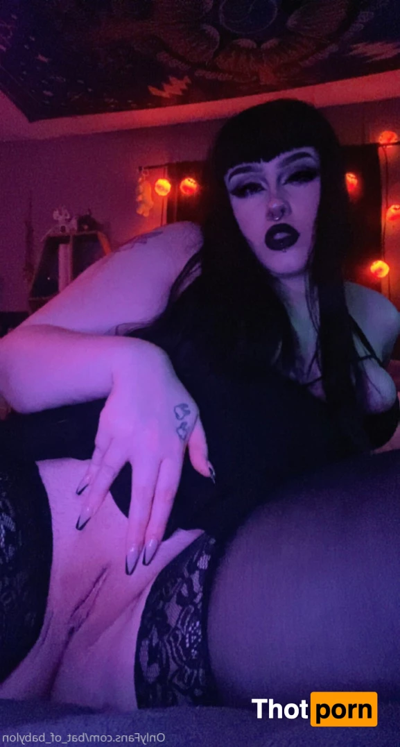 Olivia 🦇 10266187