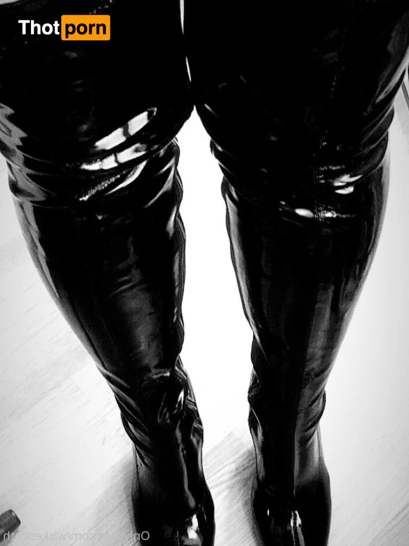 Backdoor Goth 🦇 10254703