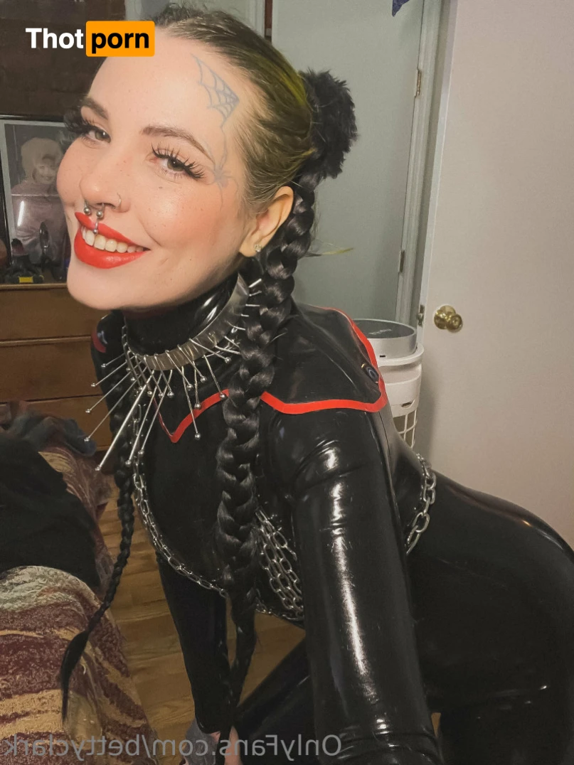 Backdoor Goth 🦇 13506508