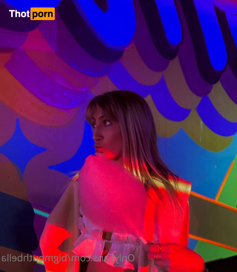 BIG MOUTH BELLA 8746053