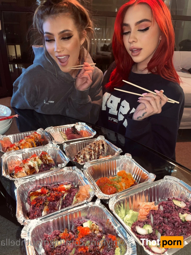 BIG MOUTH BELLA 8746064