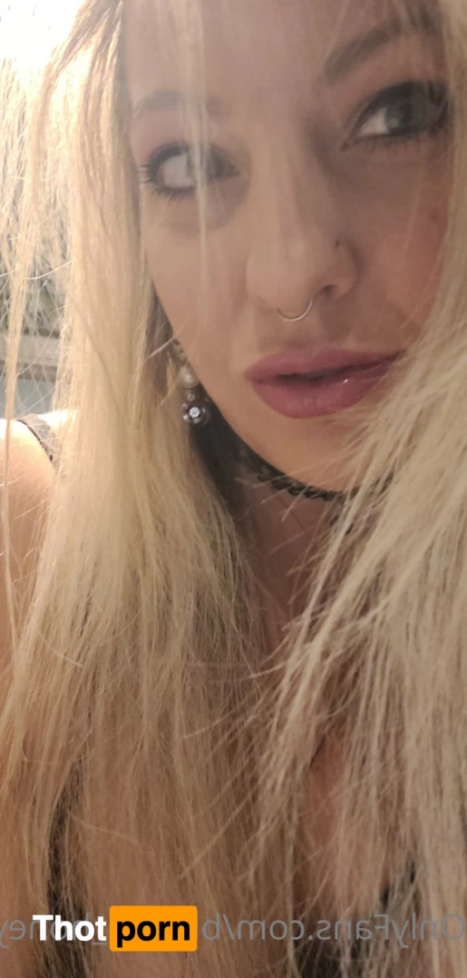 Amberly Trishelle 8695698