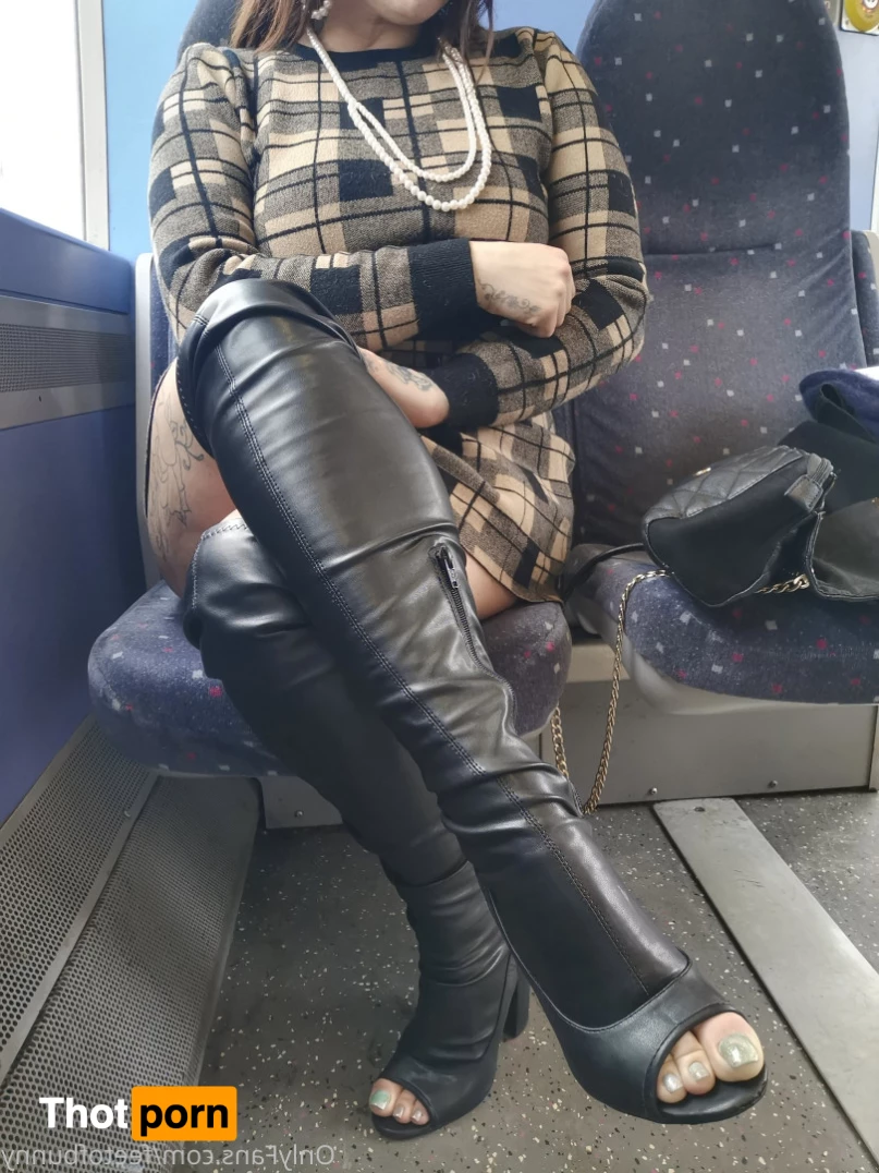 Bunnythefootmodel 9132408