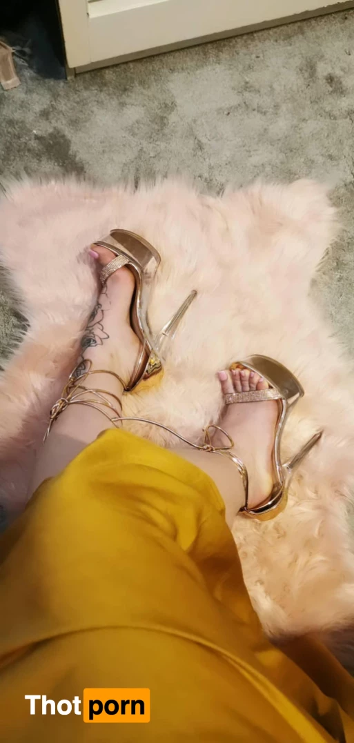 Bunnythefootmodel 9132574