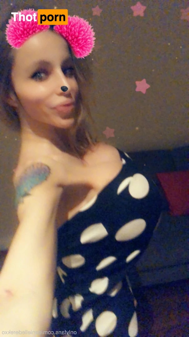 Danielle Derek 8664350