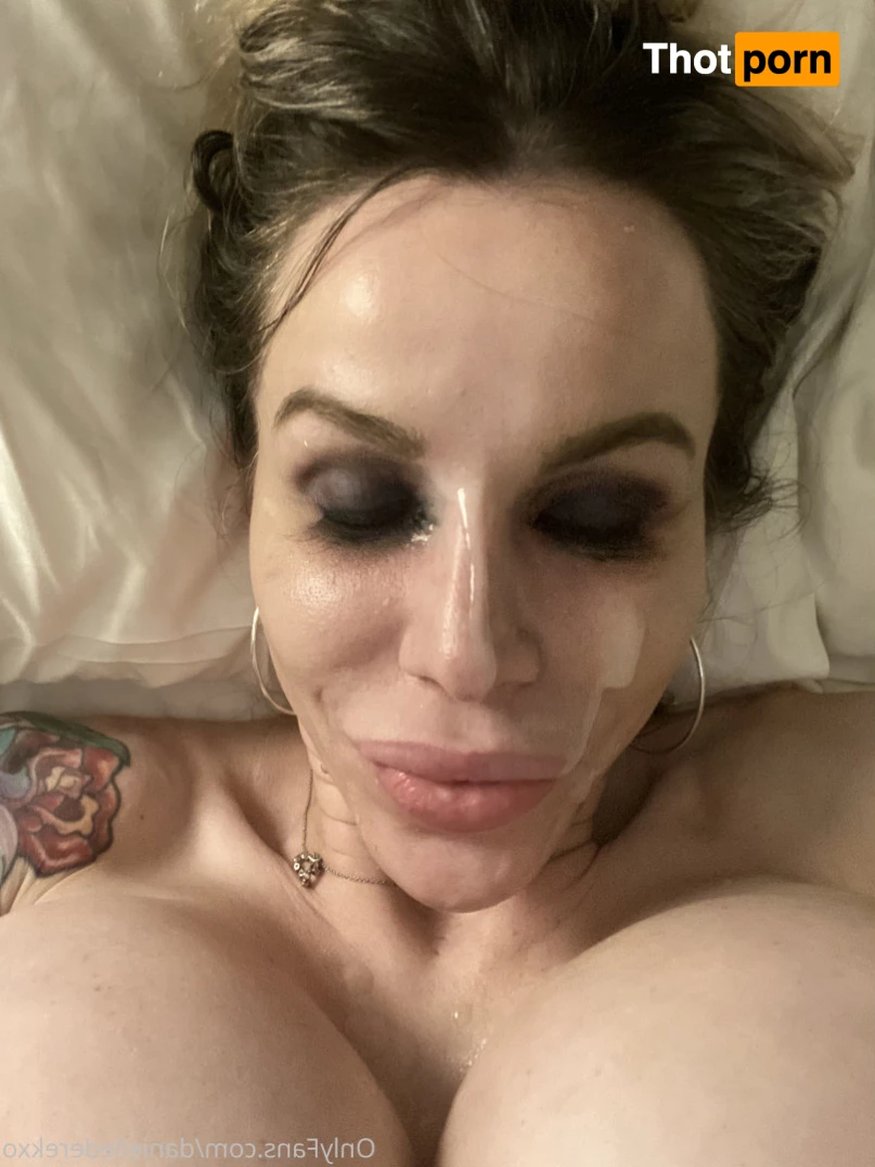 Danielle Derek 8677334