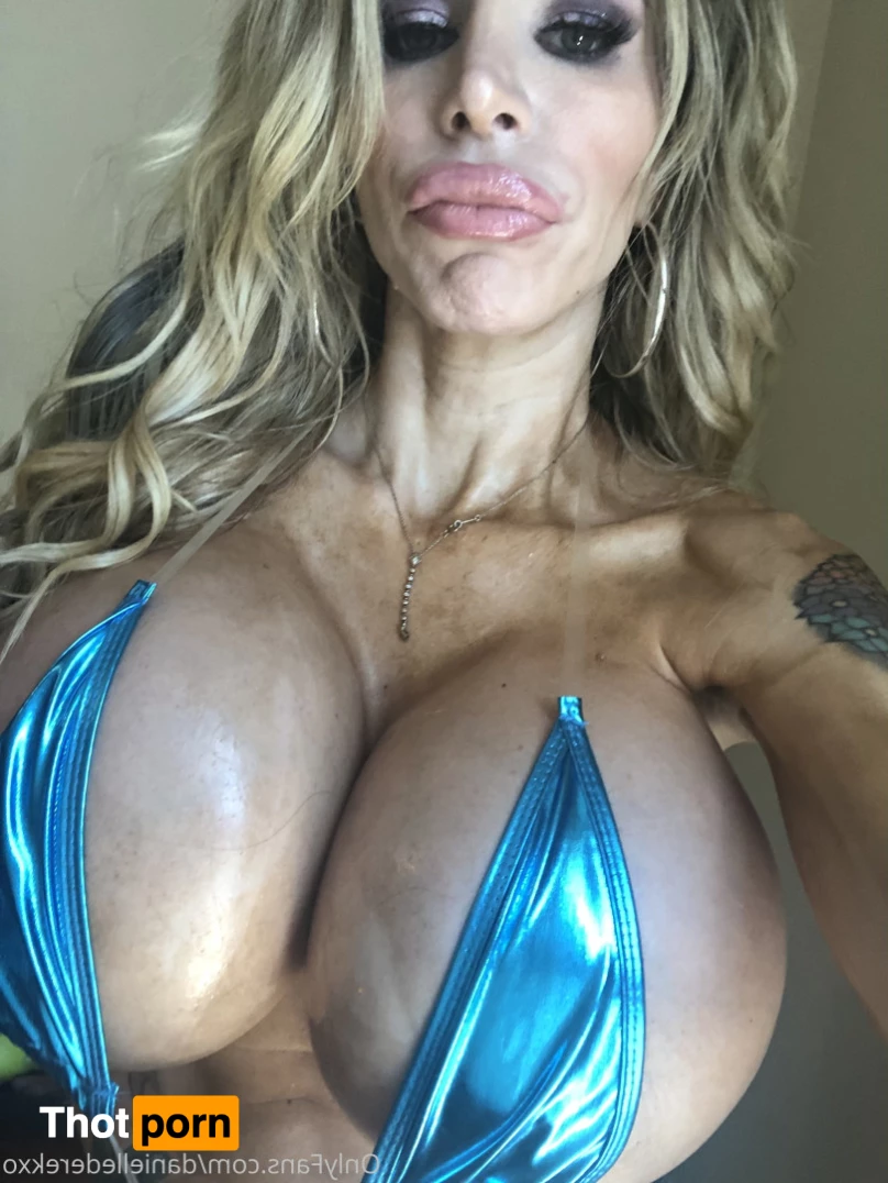 Danielle Derek 8706989