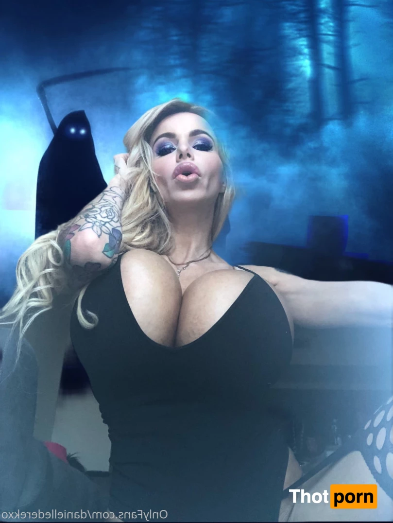 Danielle Derek 8707178