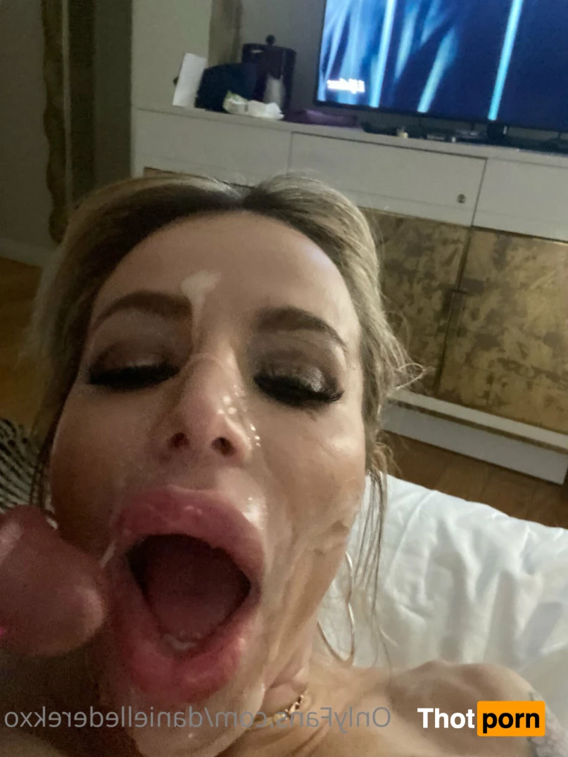 Danielle Derek 8707347