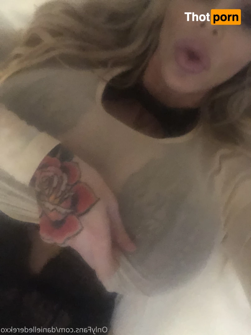 Danielle Derek 8707438