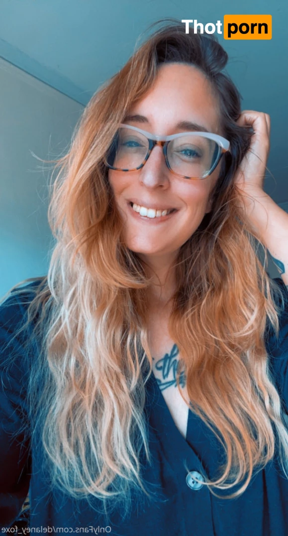 shanna the brunette bimbo 10199383