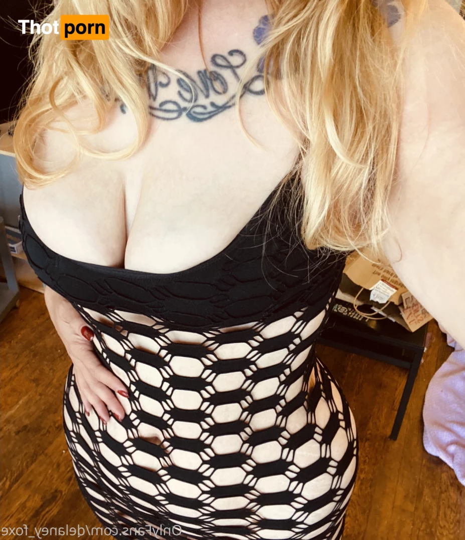 shanna the brunette bimbo 10199401