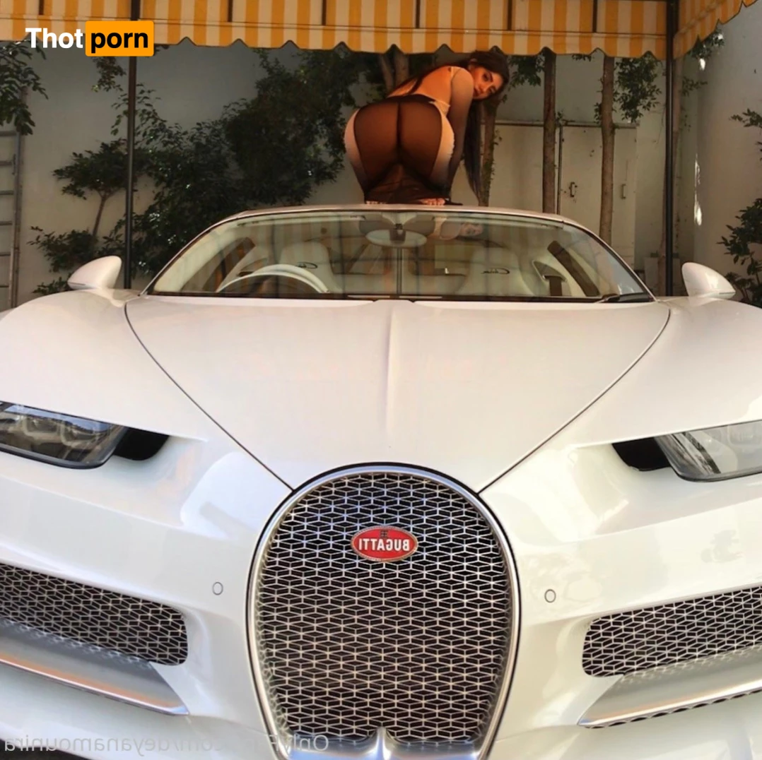 Deyana Mounira 8737708