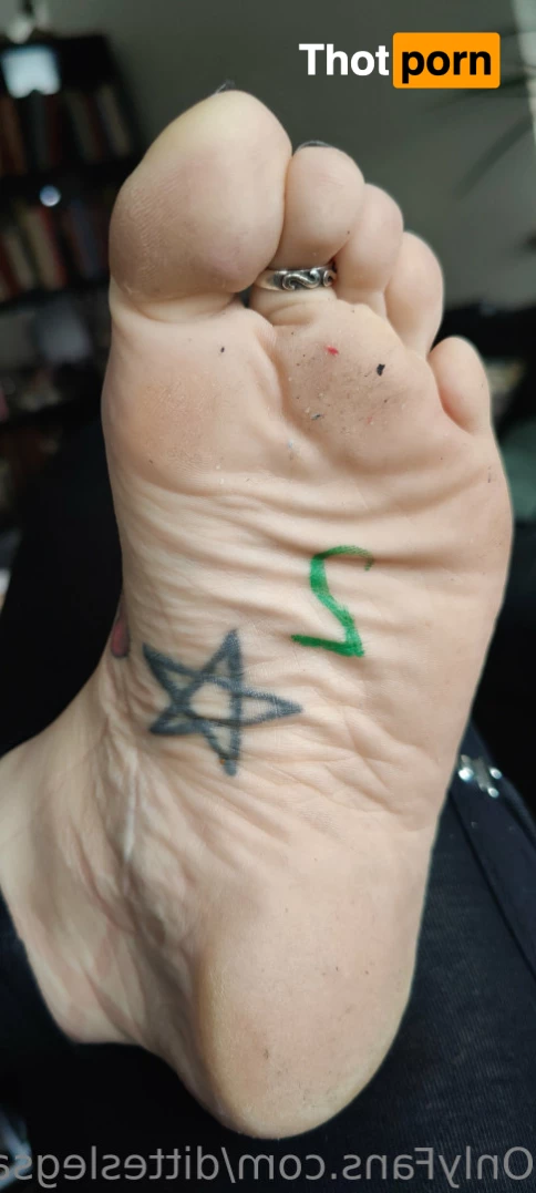 ditteslegsandfeet 8733937