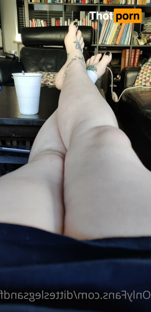 ditteslegsandfeet 8733961