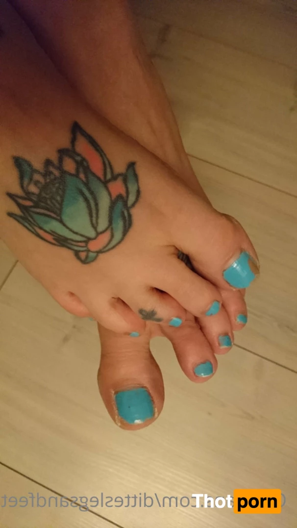 ditteslegsandfeet 8734082