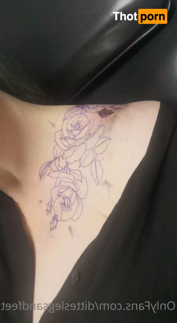 ditteslegsandfeet 8734119