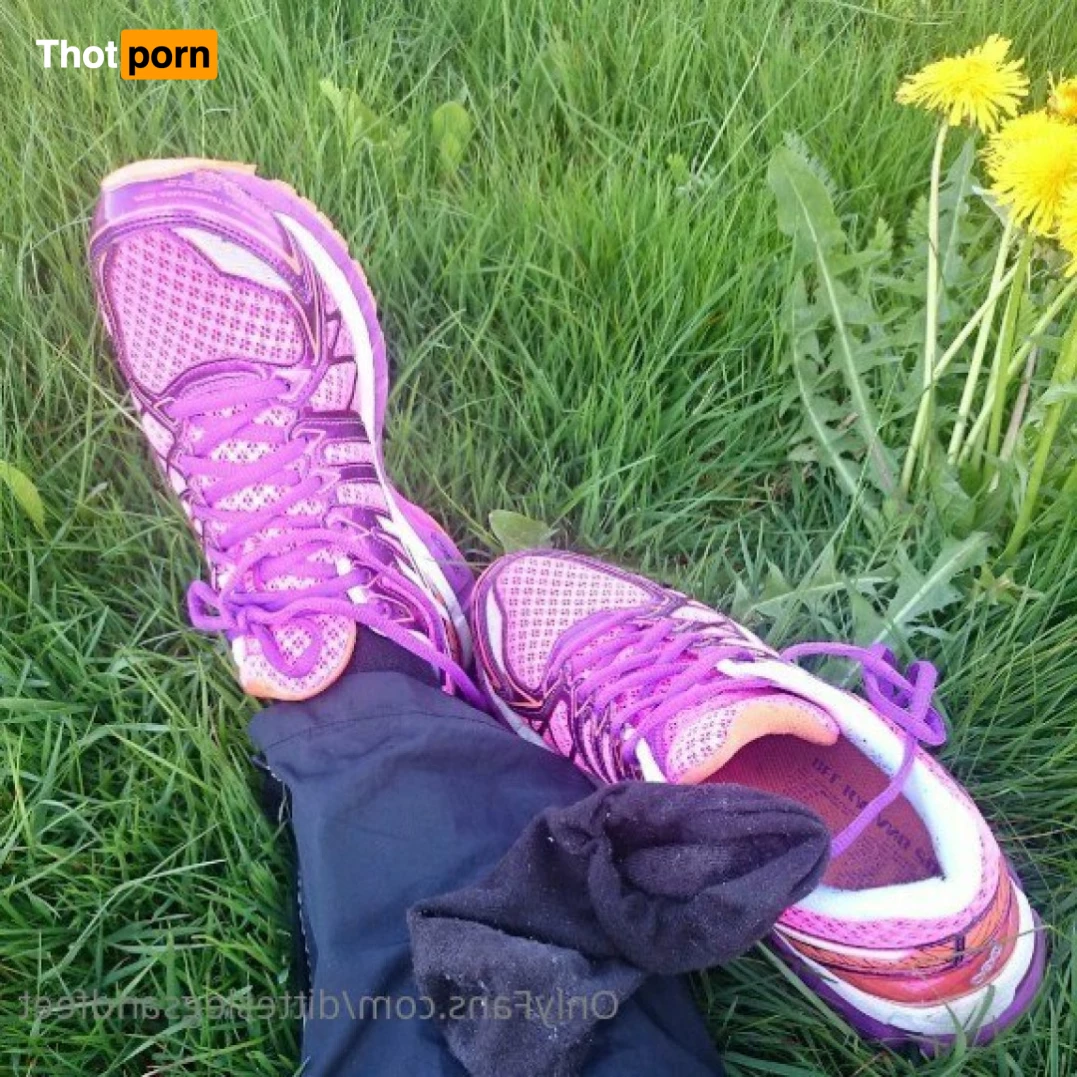 ditteslegsandfeet 8734150