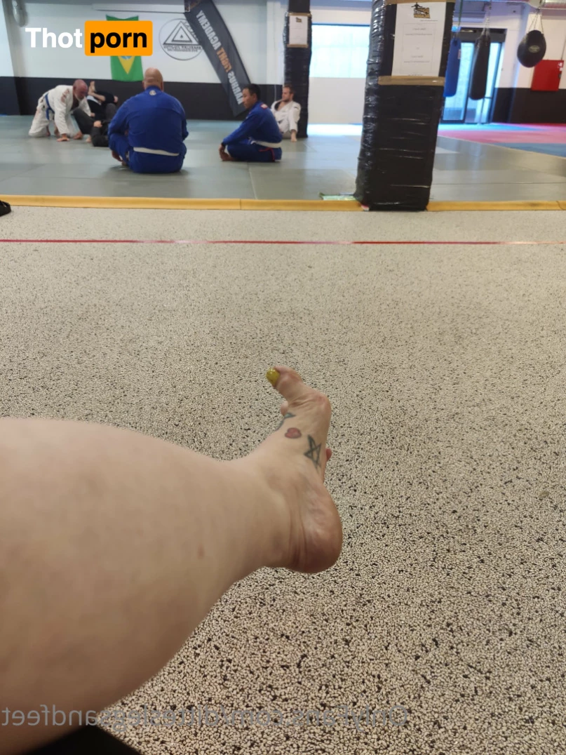 ditteslegsandfeet 8734166