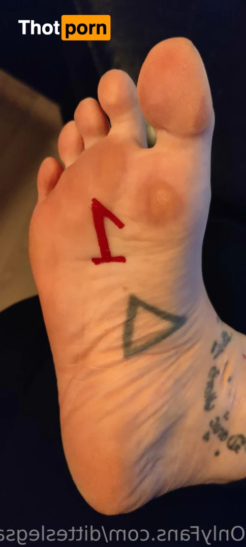 ditteslegsandfeet 8734277