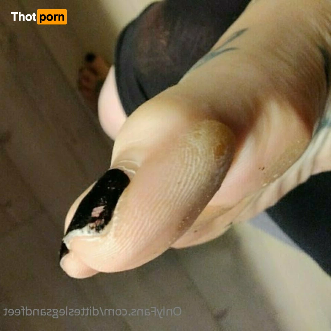 ditteslegsandfeet 8734311