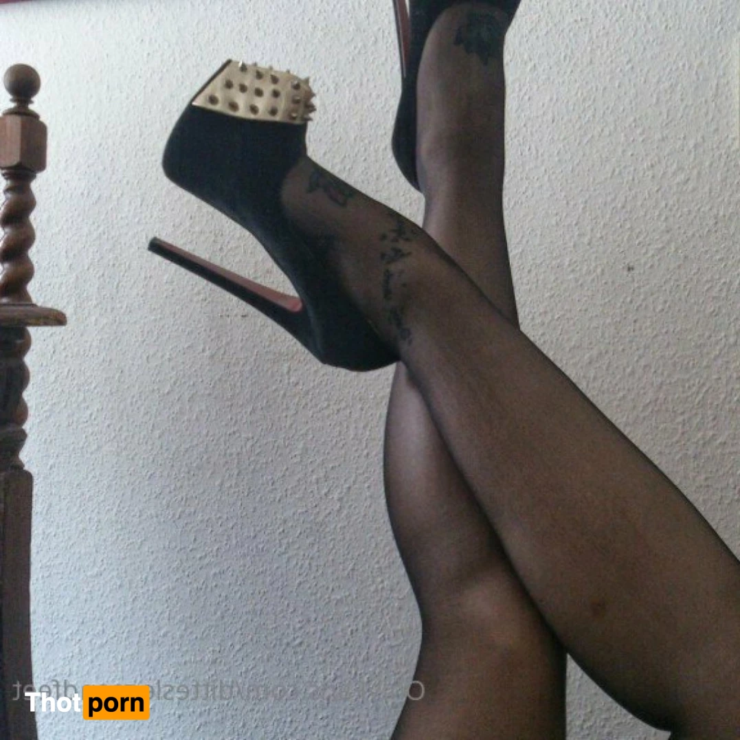 ditteslegsandfeet 8734350