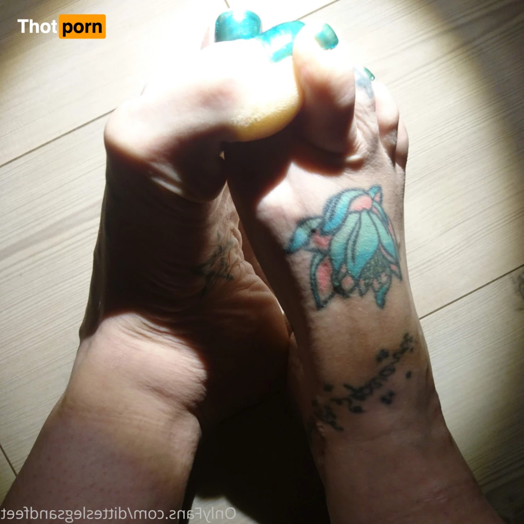 ditteslegsandfeet 8734375