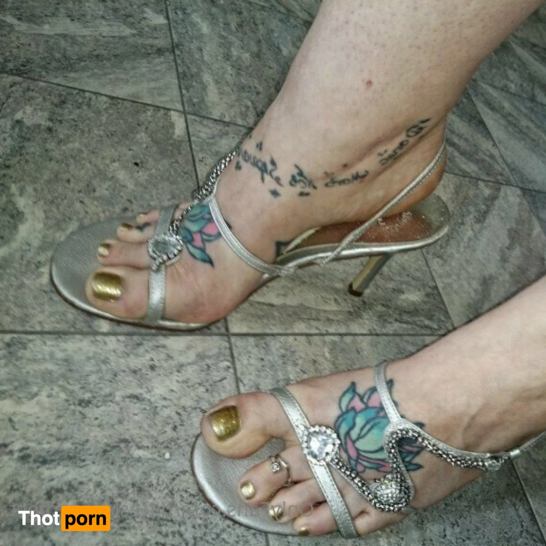 ditteslegsandfeet 8734389