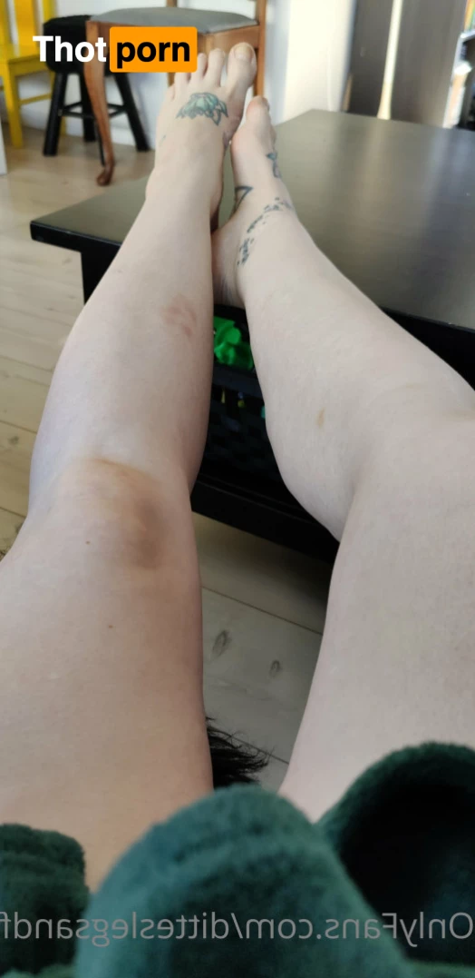 ditteslegsandfeet 8734468