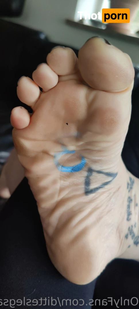ditteslegsandfeet 8734478