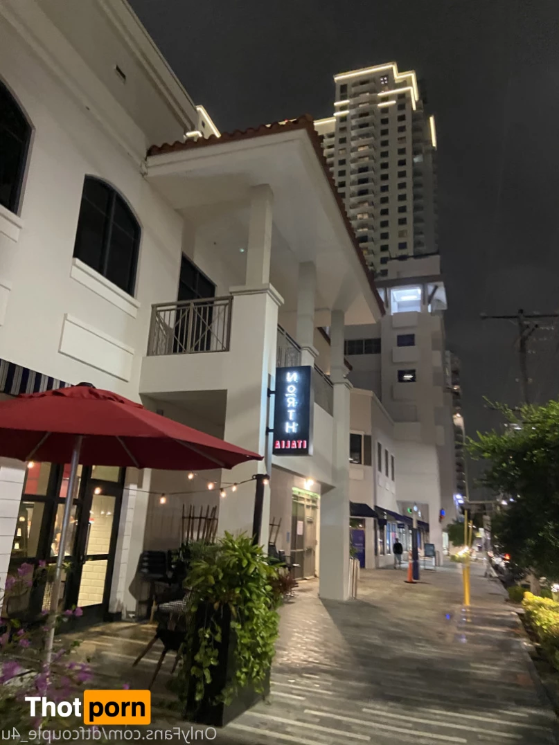 dtfcouple_4u 8938863