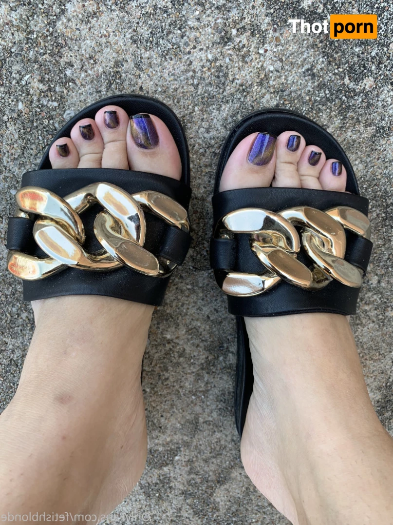 Foot fetish blonde 10213327