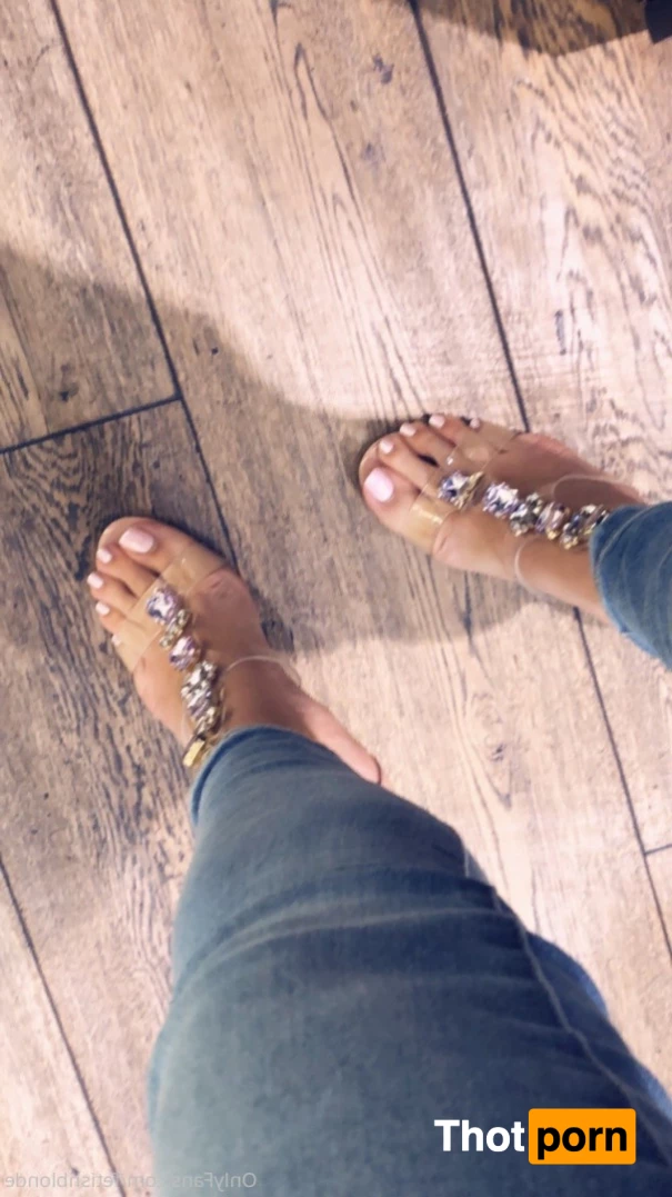 Foot fetish blonde 10213444