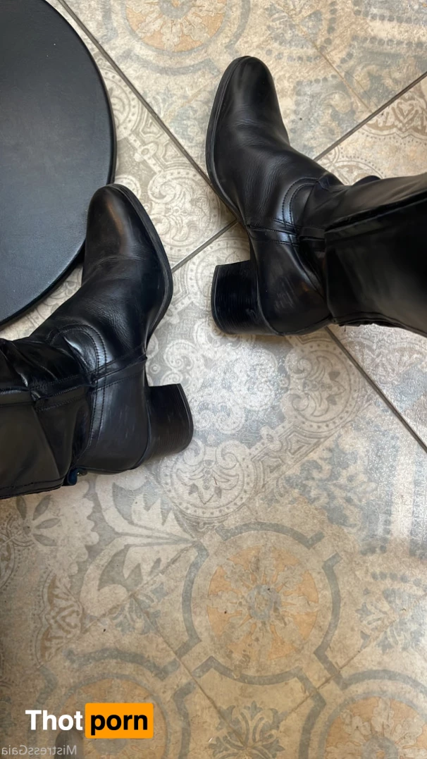 Mistress Gaia 10077840