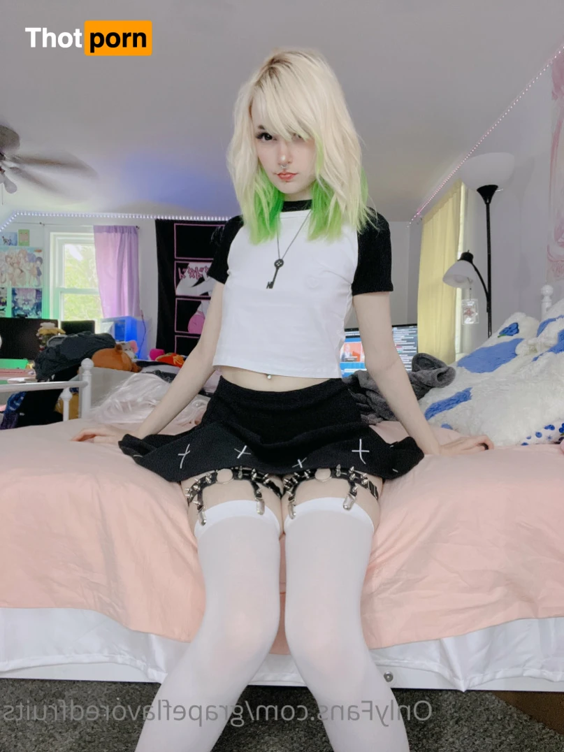 Grapeflavoredfruit 11282438