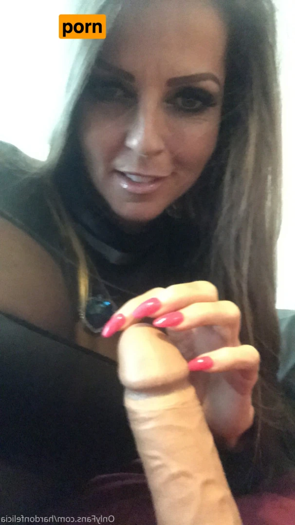 Felicia Hardon 16032088