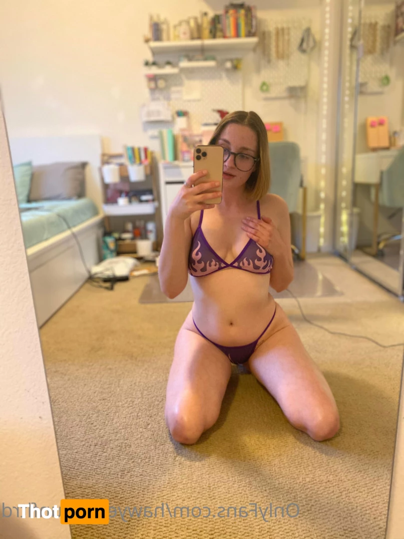 stoner girl next door 🍁 8701833