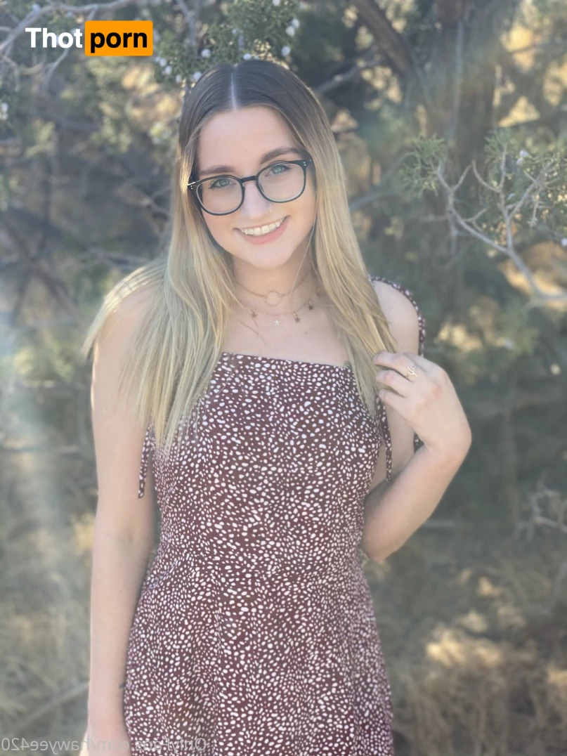 stoner girl next door 🍁 8701871