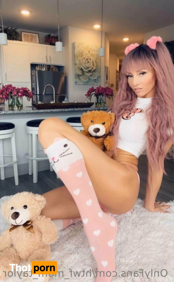 HTWF_MOM_Taylor 15962650