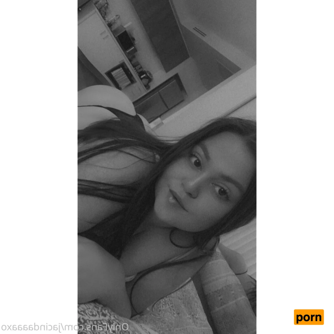 Jacindaa 🤍 15874495