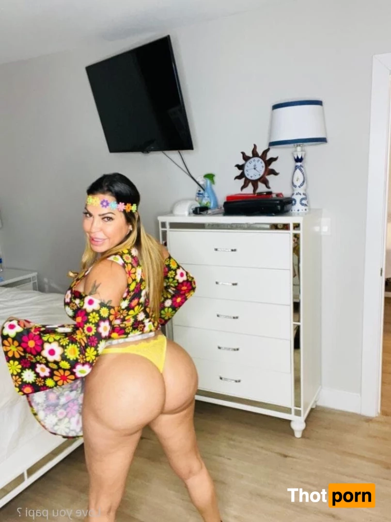 Julianna vega 8570318