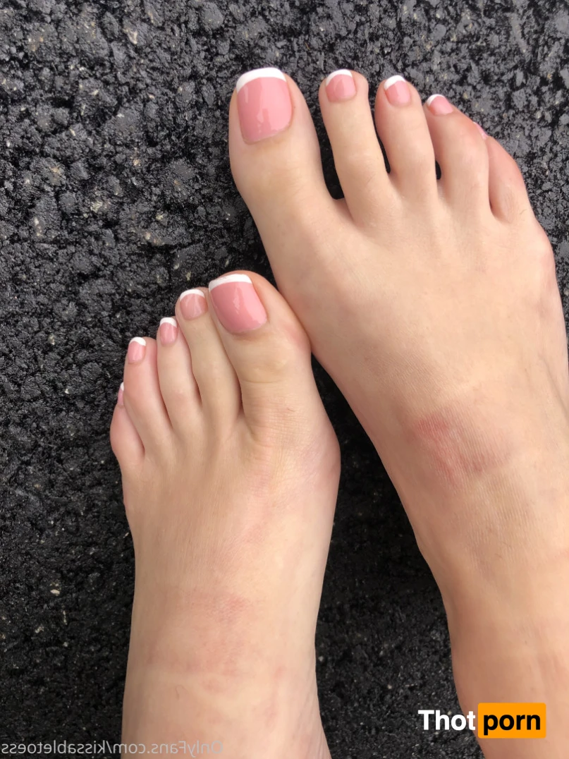Kissable Toes 15417854