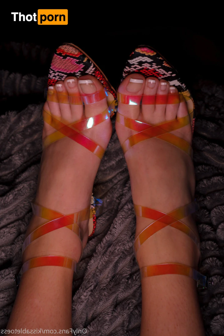 Kissable Toes 15418323