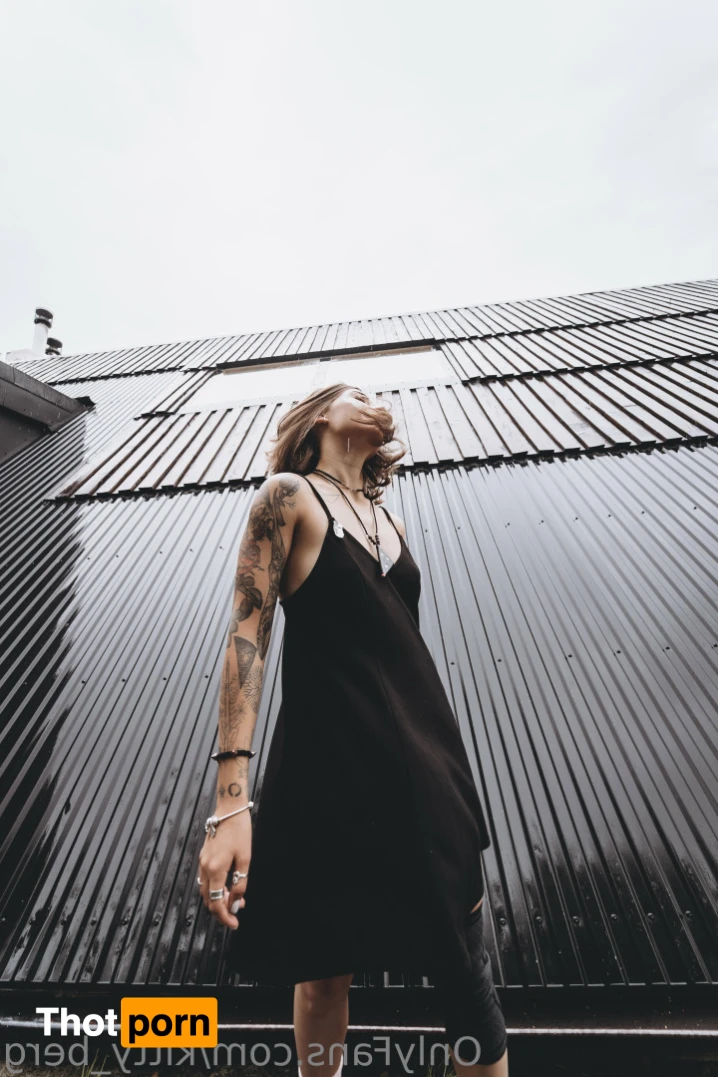 Kitty Berg 🏔1st nude climber 15337329