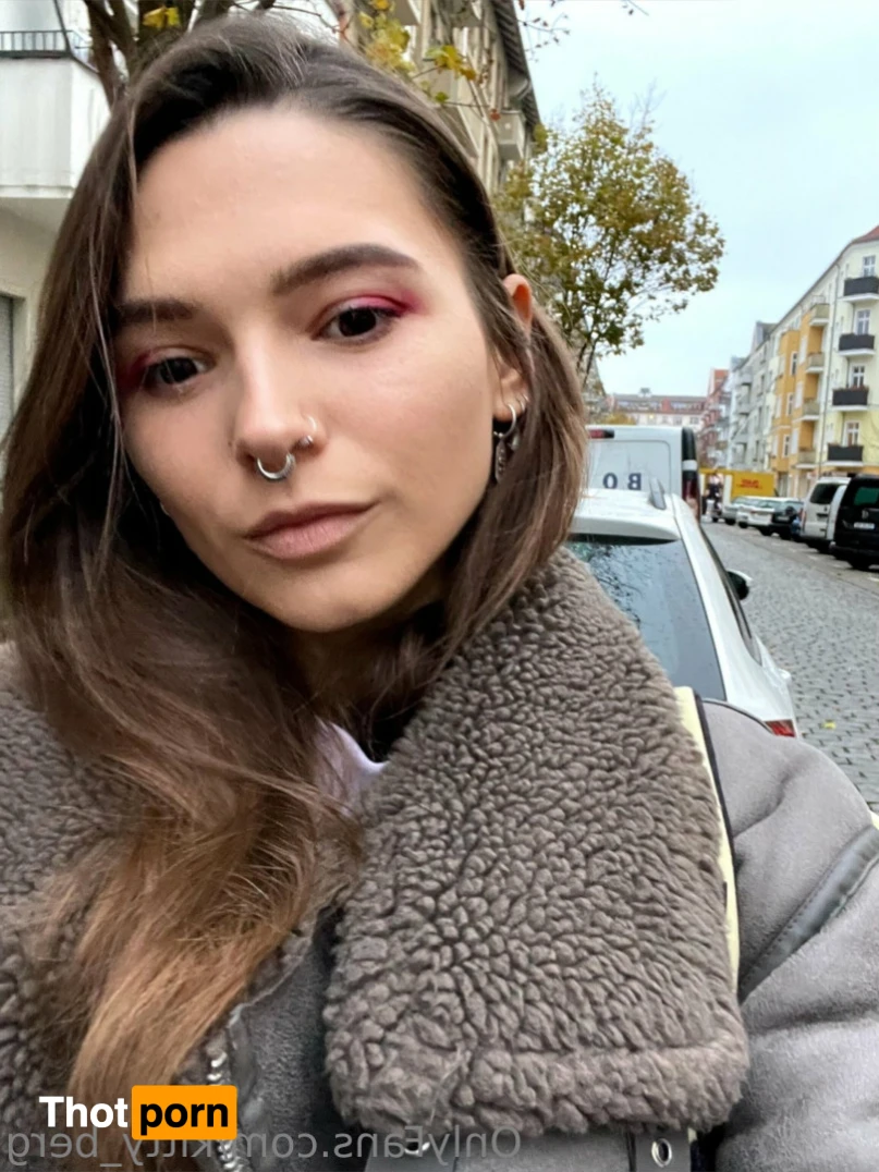 Kitty Berg 🏔1st nude climber 15337532