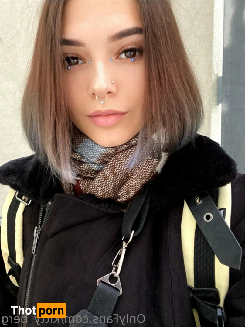 Kitty Berg 🏔1st nude climber 15337566