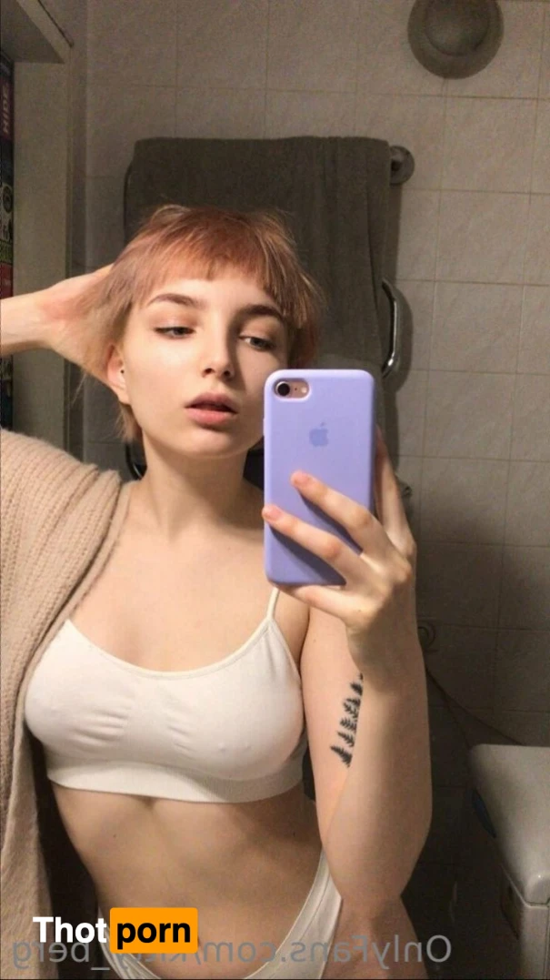 Kitty Berg 🏔1st nude climber 15337669