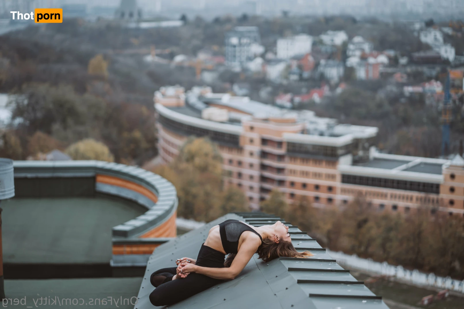 Kitty Berg 🏔1st nude climber 15337687